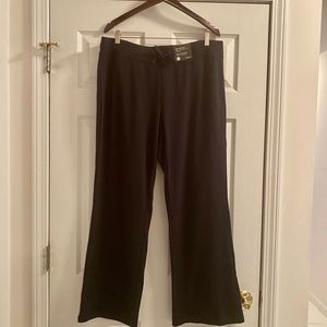 NEW-Avenue Black Knit Pants-Size 14/16